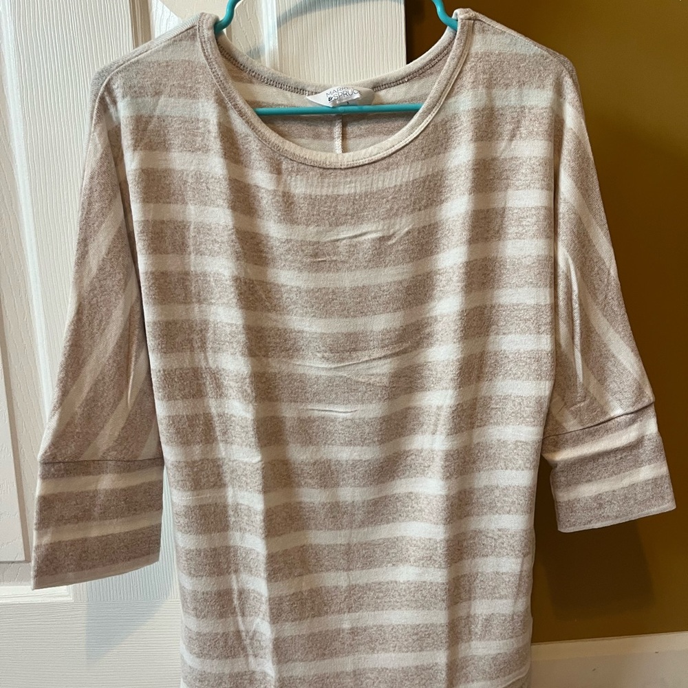Market & Spruce Beige and White Striped Quarter Sleeve Top